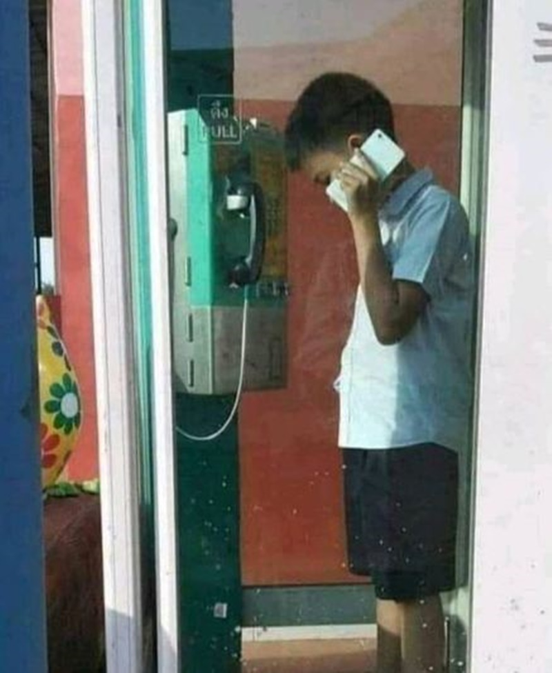 Kalau Lagi Nelpon, Kelakuan Orang Bisa Aneh Banget